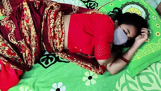 Yaramaz üvey anne üvey oğlu Desi Saree'i nasıl tatmin edeceklerini biliyor üvey anne sikişi xxx