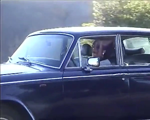 Jessica Rizzo prod in due scene interpreta una ricca donna