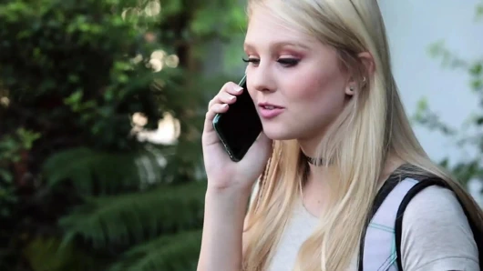 Anne, kızı ve teyze – ofis kamerası eğlencesi