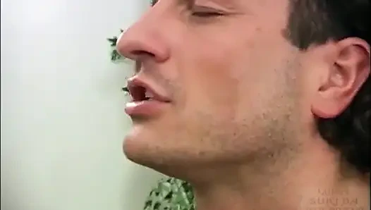 Siyah çoraplı sürtük Euro Monika anal seks