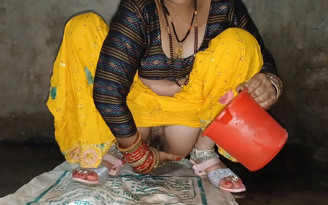 Hintli üvey baba bahu güzel karısını net Hintçe sesli sikiyor