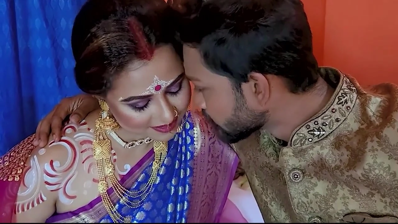 देसी सुपर गर्म पत्नी हो जाता है एक संतोषजनक भाड़ में जाओ द्वारा पति पर सुहागरात रात