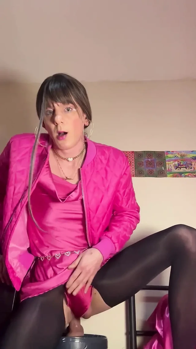 Jess Dildoya biniyor
