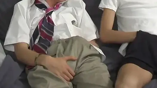 Üç adam birlikte mastürbasyon