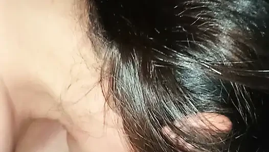 Gizli bir gece her şeyi değiştirdi. Arkadaşlarım ateşli karımla filme alıyorum ve oral seksiyle harika sikişiyor
