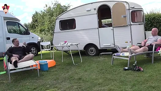 Belçika'nın en kamp alanı: açık havada üçlü seks