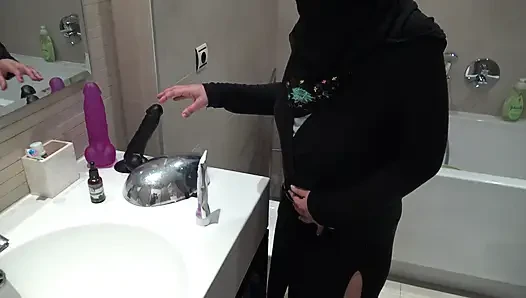 Marsilya'daki Cezayirli hizmetçi onu amının derinliklerinde sikmeme izin veriyor