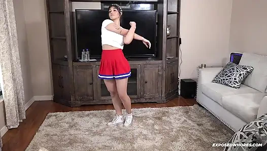 Azgın ponpon kız sikiliyor ve ağzı dölle dolu