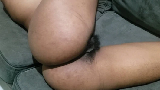 Büyük götlü kıllı amcık - çene düşüren kıvrımlar ve kalın doğal enerji