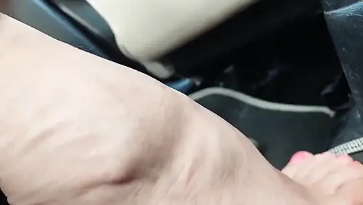 Güzel olgun eş, banyoda seksin tadını çıkarıyor