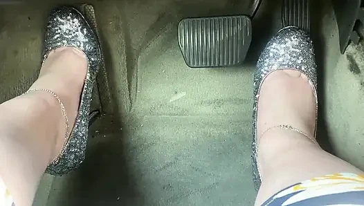 Topuklu 5'te pedal pompalıyor