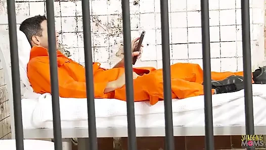 Hapishanede tek yapabileceğiniz orta yaşlı seksi sarışınla 69 yapmak