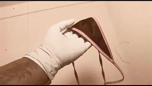 Azgın genç deliğin güçlü çılgın pembe yarığı yüze boşalmayla dolu güzel görünüyor