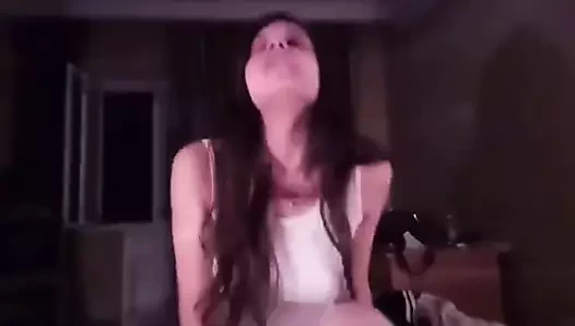 Kırmızı külotlu kız seks istiyor