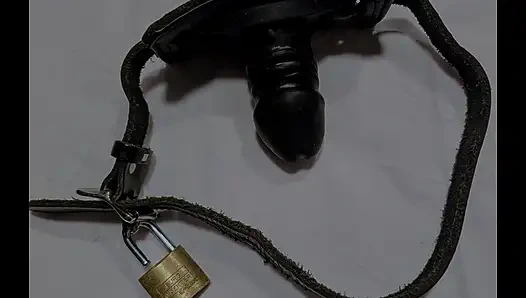 Slave Filo ve dildo ağzı