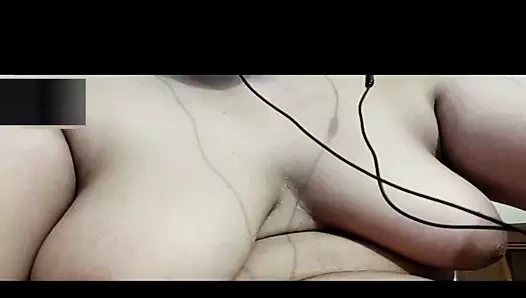 Benim göğüs şovum, desi göğüs şovum