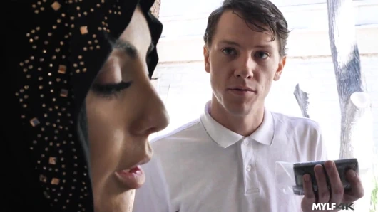 Müslüman karısı adamın aletini alır