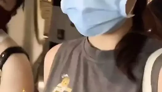 Singapur kız göğüsler Zıplayan