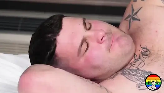 Şampiyon şimdiye kadar aldığı en büyük yarakla sikiliyor