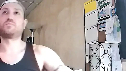 Ofiste ayaklarımı kokliyorum ve ölçülüyor