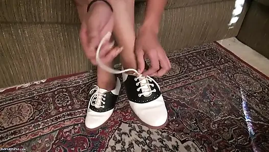 Niki mastürbasyon yapıyor