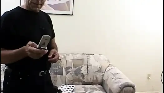 Güzel memeli latin hatun kanepede iki yarakla amını siktiriyor