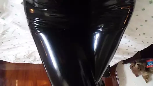 lateks içinde mastürbasyon