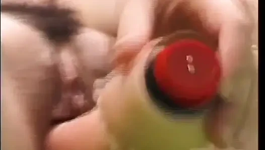 Genç bir kızın amının içinde dildo ile yoğun orgazmı
