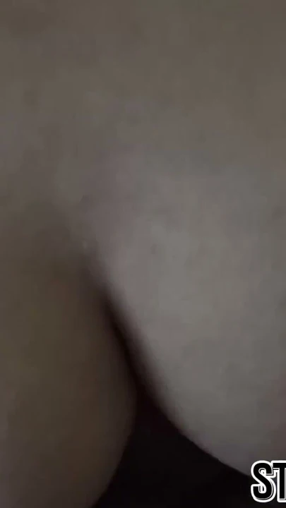 Piercingli Latino göt, kalın damarlı sikle çıplak sikiliyor | Bölüm 1
