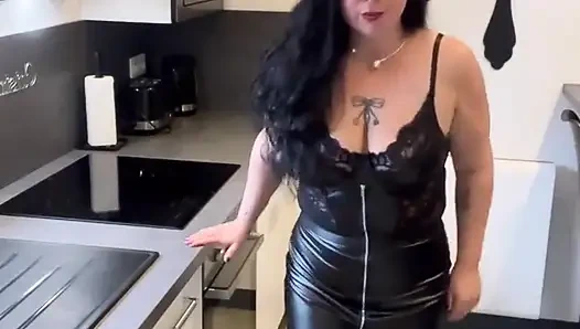 JOI, çorapında keyif al.