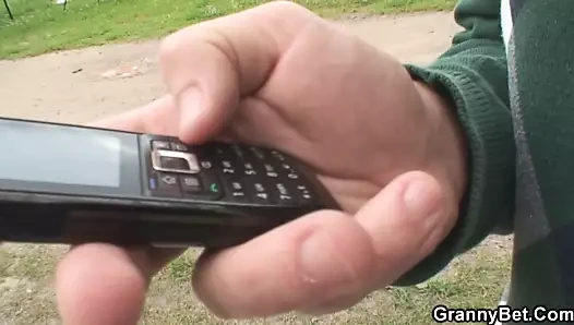 60 yaşında olgun daha genç yabancı köpek-sikikleri