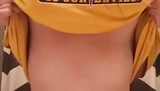 Busty bebek yanıp sönen ona göğüsler at evde 29