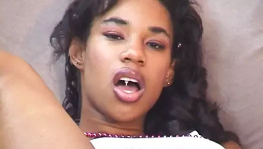 Esmer bebek gets horoz derin içeride sonra sıcak mastürbasyon