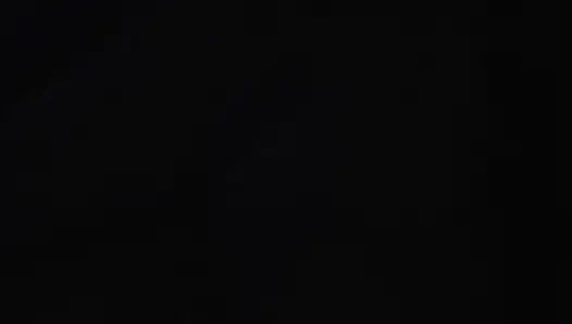Eve çıplak dönüyor