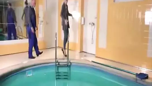 Yaşlı adamlar genç ve güzel kızlara deli oluyor