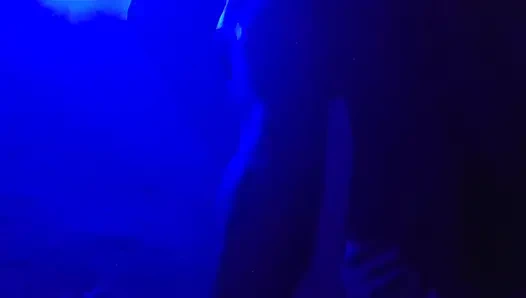 Hintli ateşli çift sert sikişiyor