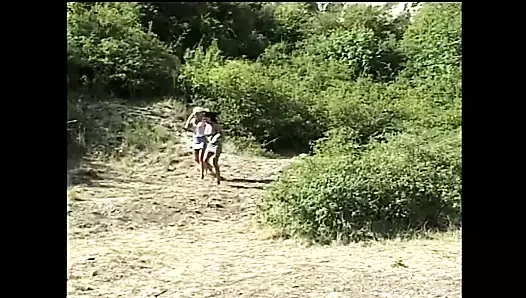 Ateşli lezbiyen kaltaklar yoğun oral seks yapıyor