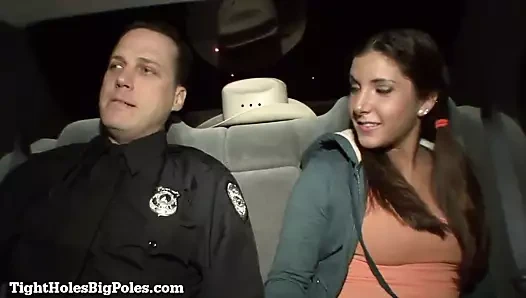 Kötü kız genç kız bir polisle sikişiyor!