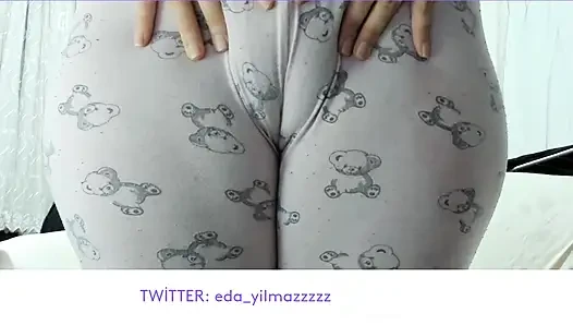 CAMELTOE- MASTURBATE WITH PAJAMAS- RUBBING PUSSY WITH PAJAMAS