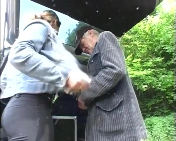 मैं बहुत शरारती लड़की हूँ और मुझे चोदने के लिए 50 से अधिक उम्र के पुरुषों की तलाश है! वॉल्यूम 2