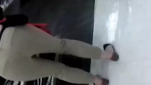 Kadın hedef menajerin güzel bir kıçı var