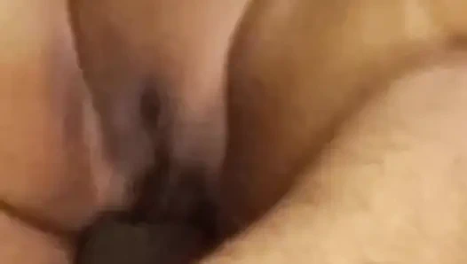 Olgun, büyük götlü esmer komşum yarağa nasıl binilir gerçekten biliyor.