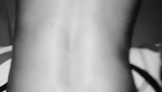 Guzenje plavuse u mraku