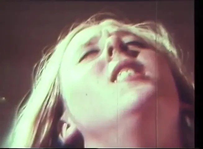 Vintage threesome pussy fucking pussy licking threesome in 69 position