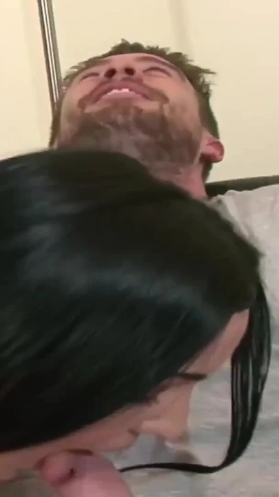 Ateşli esmer orta yaşlı seksi kadın büyük sert yarağımı sikiyor | Klip 1