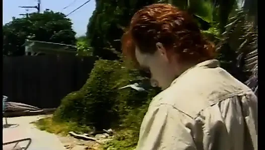 Beyazlı kız sikilmeden önce yarak emmeyi seviyor