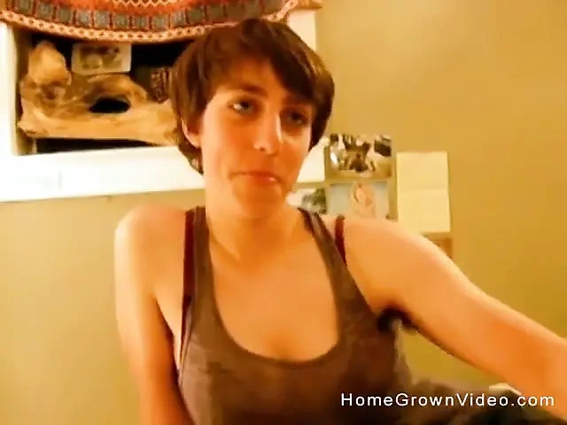 Cassie kıllı amcığını Chris'e siktiriyor