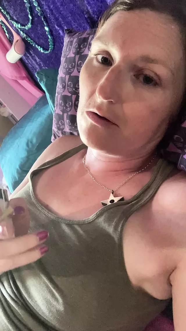 Super wet, sweaty, squirty wank with Rachel Wriggler after going to the loo leaves her horny as hell!