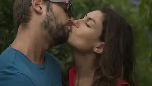 Çalıların arasında sikiş