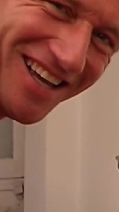 Pascal saint james sıska Çek sekreteri Maica'yı ofis masasında sikiyor | Klip 3